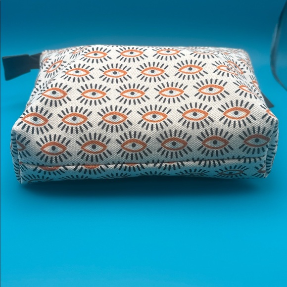 Bouffants and Broken Hearts Cosmetic Bag with free products New In Package - Picture 5 of 7